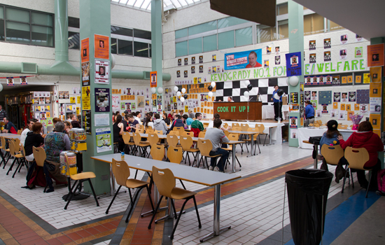 Bán gì cho sinh viên đại học nên kinh doanh gì để thu lợi nhuận khủng?