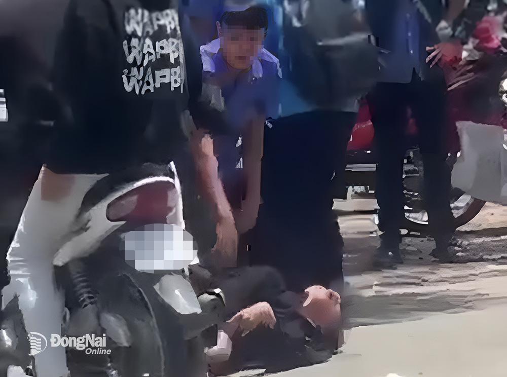 Báo thanh niên học sinh Đánh nhau trong nhà vệ sinh, học sinh Đánh nhau