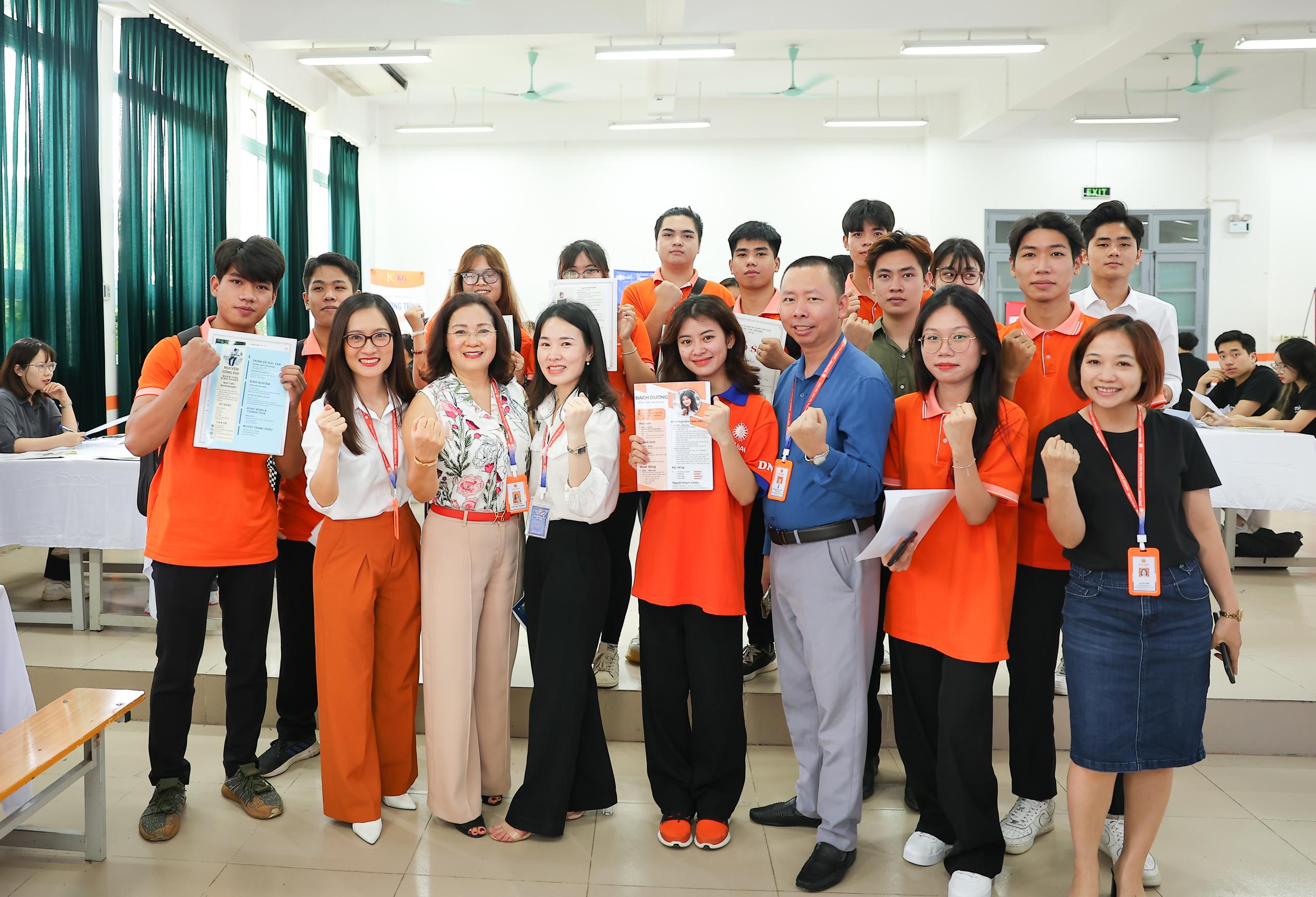 Hướng dẫn cách viết email sinh viên cần biết ngay hôm nay, just a moment