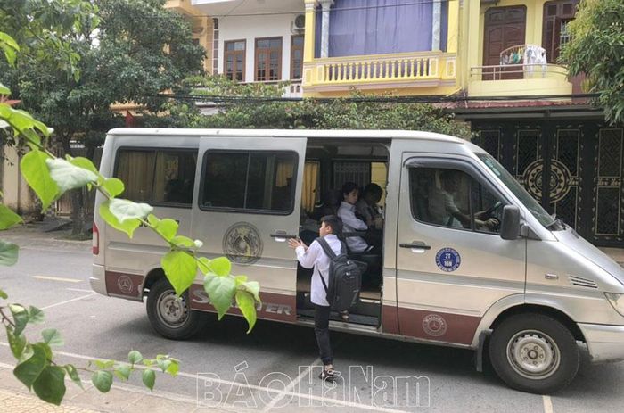 Mình cần tìm người đưa đón trẻ đi học hà nội, hội đưa đón con đi học