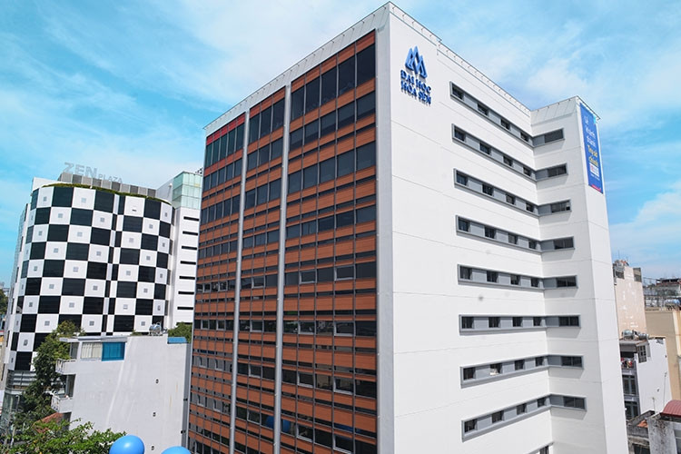 Giáo viên đuổi học sinh ra khỏi lớp học trực tuyến