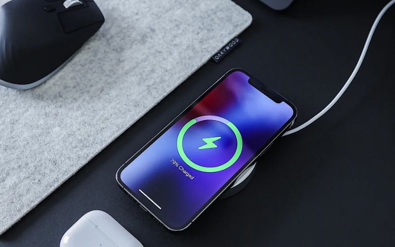 Hỗ trợ sạc nhanh là gì ? các công nghệ sạc nhanh trên Điện thoại