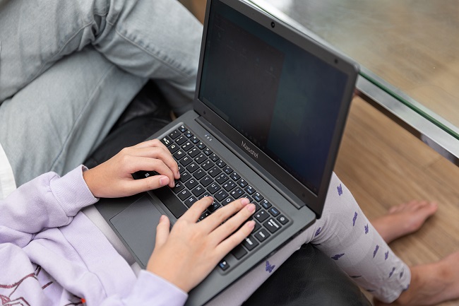 Sinh viên nên dùng laptop nào để học sinh sinh viên nên mua laptop gì