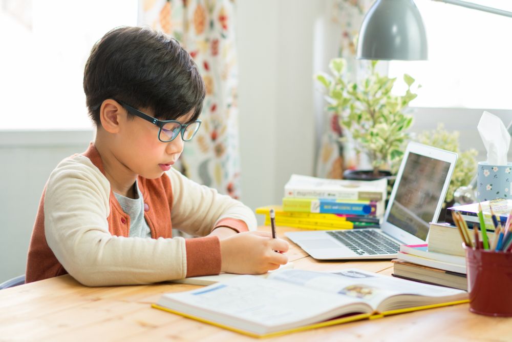 Theo em máy tính có thể hỗ trợ em trong việc gì ? nêu ví dụ minh họa