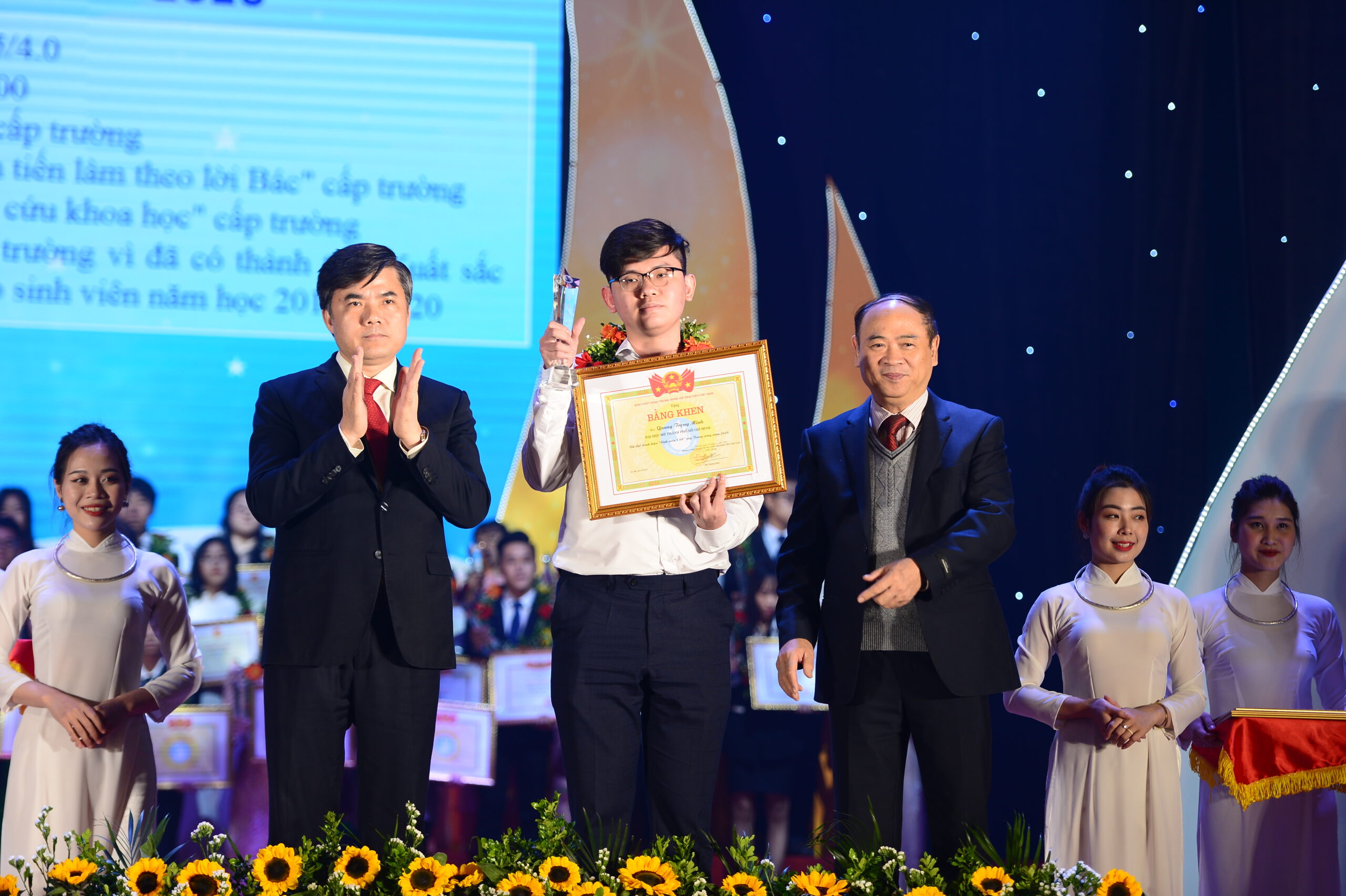 Tiêu chí xét sinh viên 5 tốt Đại học mở tp, văn phòng Đoàn