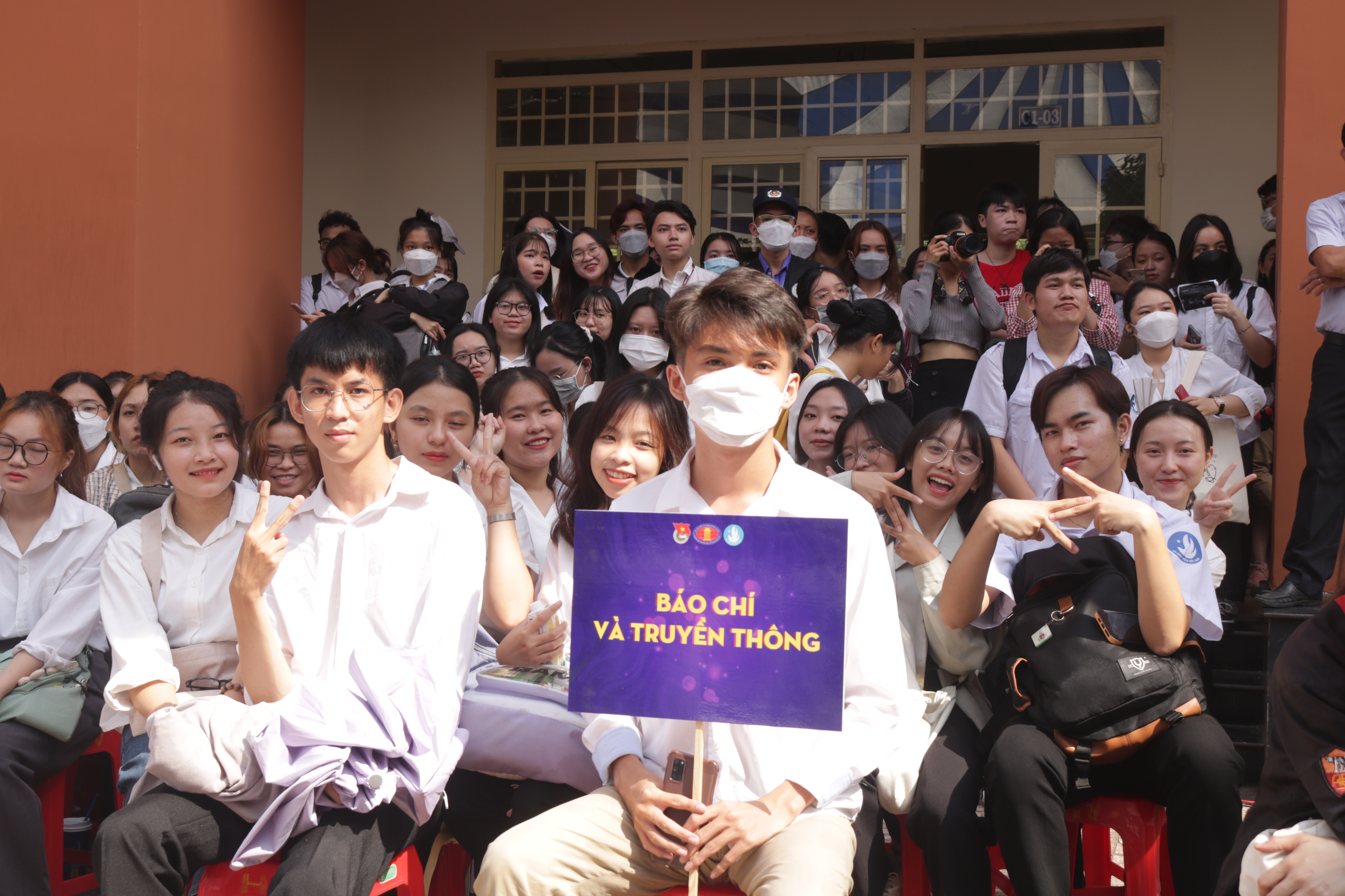 Sinh viên báo chí là gì - cơ hội thăng tiến và mức lương ngành báo chí