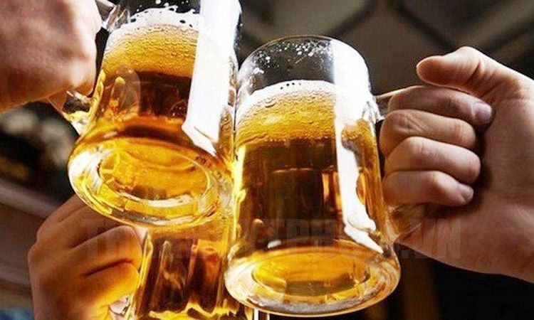 Sinh viên có nên uống rượu bia không, khi nào sinh viên bị cấm uống rượu bia