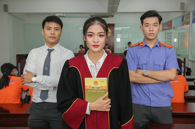 Hiện nay sinh viên luật ra trường làm gì ? lương bao nhiêu