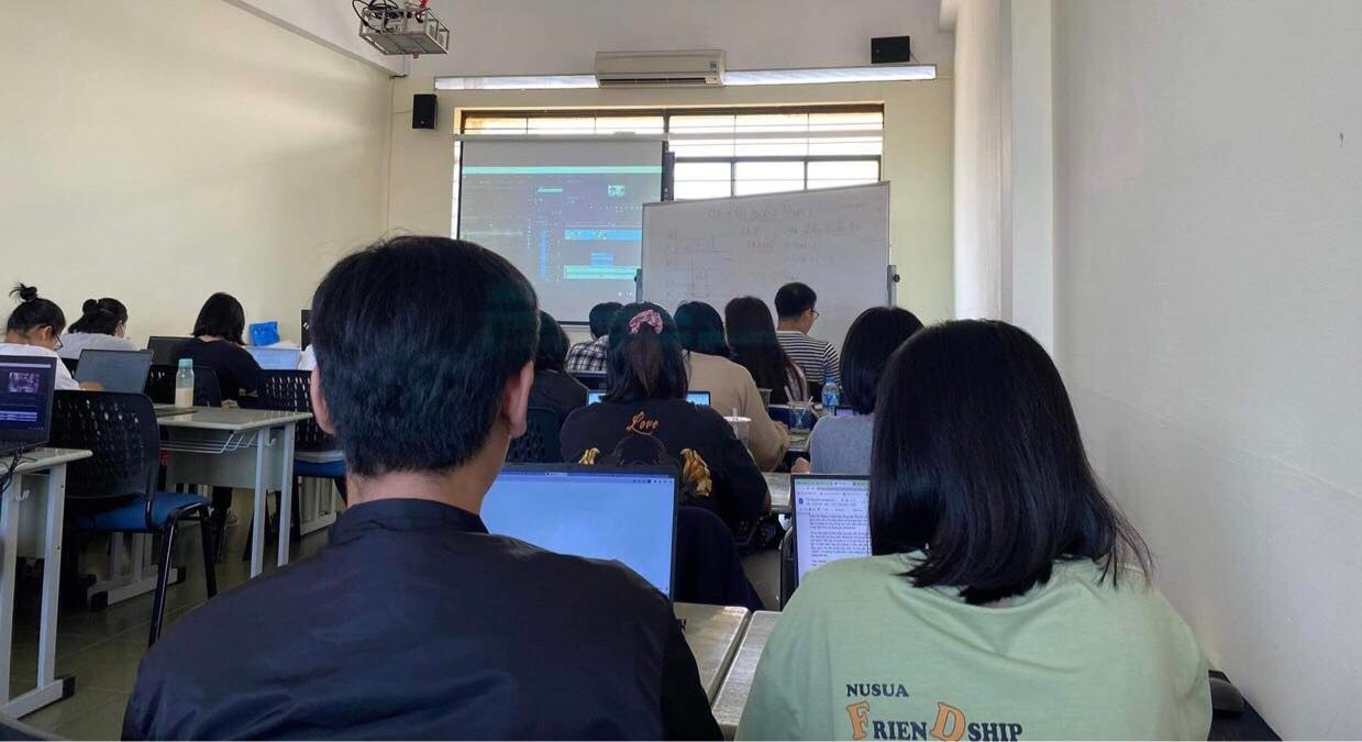 Vừa nhập học, nhiều sinh viên năm 3 có chuyển ngành Được không