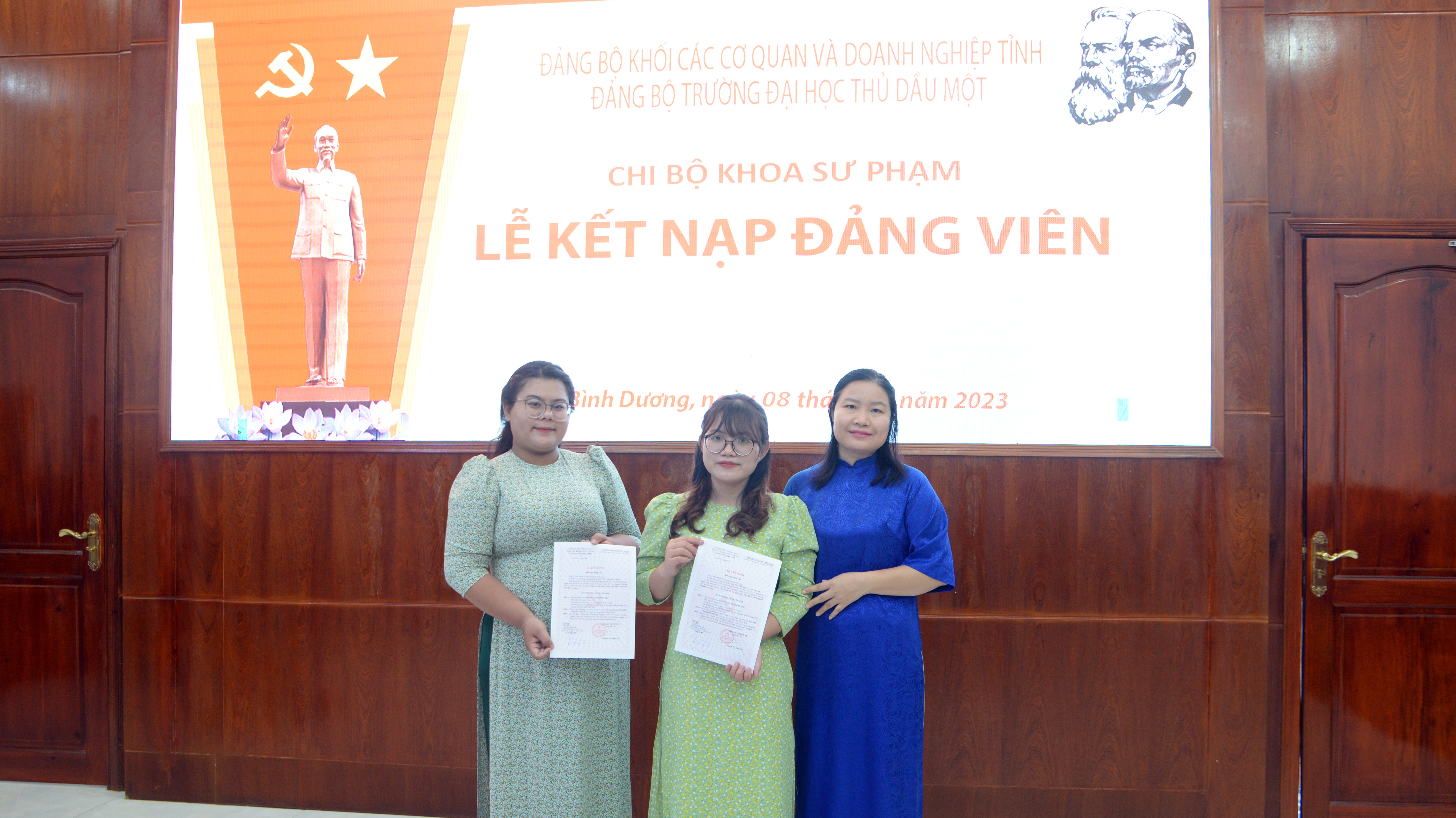 Sinh viên ưu tú là gì - tuyên dương đoàn viên ưu tú khoa lưu trữ học