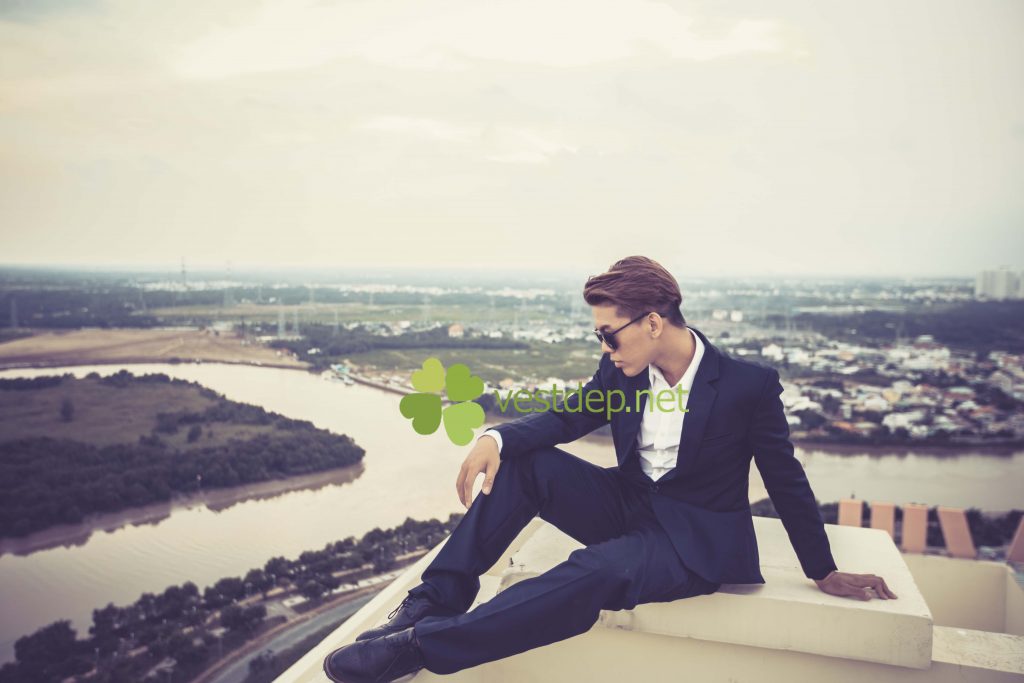 15+ bộ Áo vest nam trẻ trung thời trang, thanh niên nên mặc vest màu gì